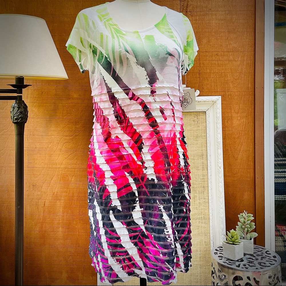 NWT Cubism Light Weight Textured & Colorful Dress